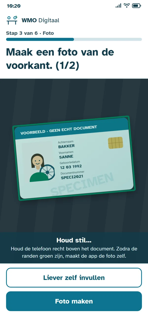 Stap 3 van 6: de camera met een specimen-identiteitskaart, omlijnd in groen, en de tekst 'Houd stil'.