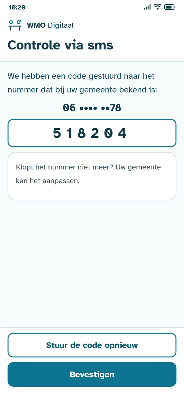 App-scherm 'Controle via sms' met een afgeschermd telefoonnummer en een code van zes cijfers.